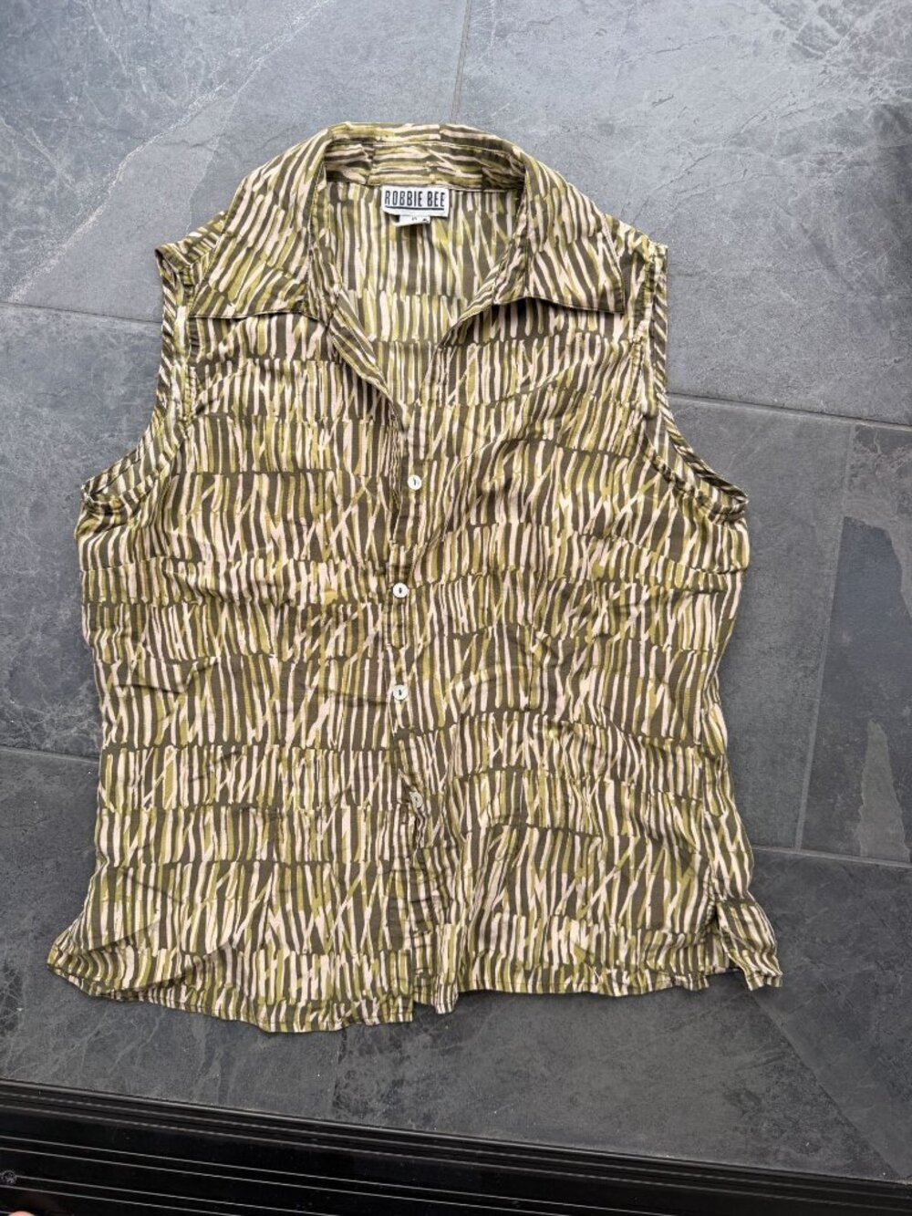 Vintage 90's 100% silk green pattern button down Small Medium Robbie Bee